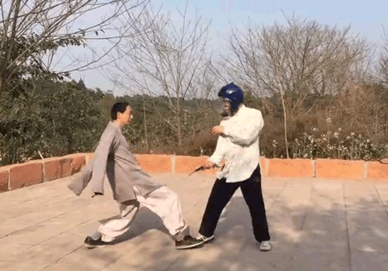 太极罗老师空手对刀
