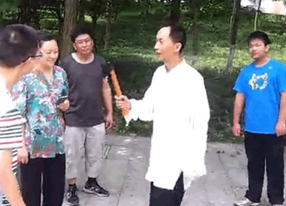 空手夺斧头