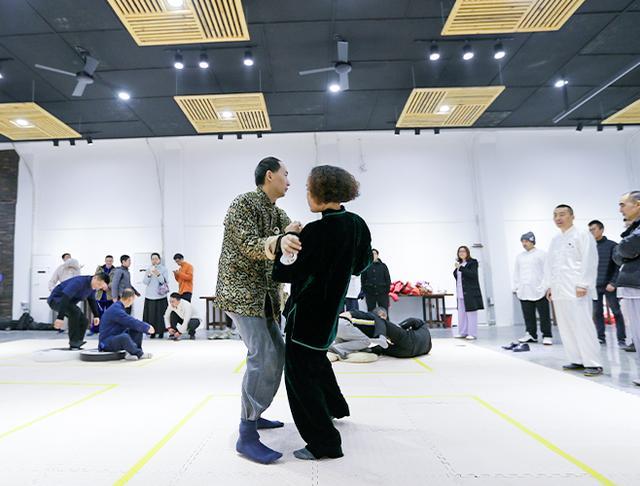 太极之一言不合出手见红