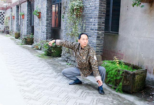 太极之下蹲动作在拳架中
